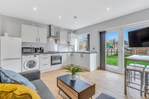 Amazing 2 bedroom apartment , ground floor ,garden ,free Wi-Fi , free parking ,sleeps up to 6